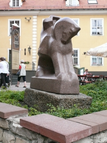 Uz robežām